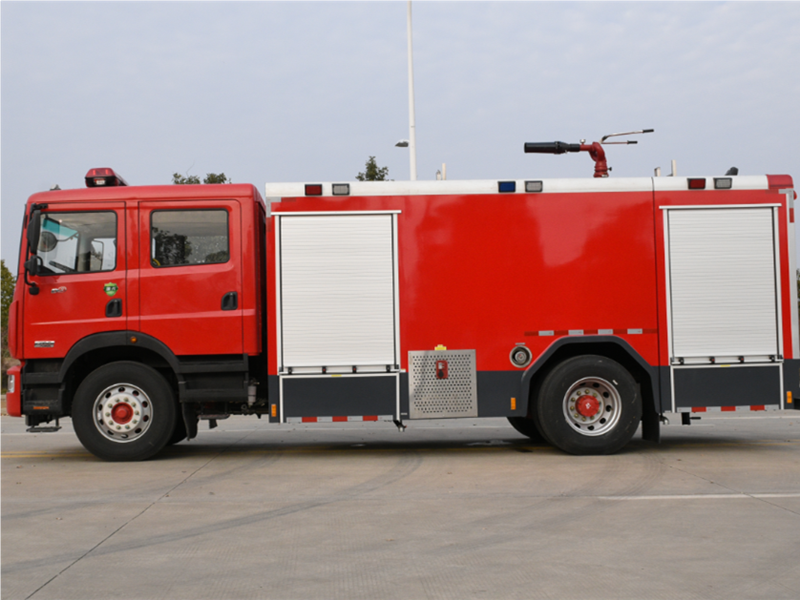 東風8噸泡沫消防車