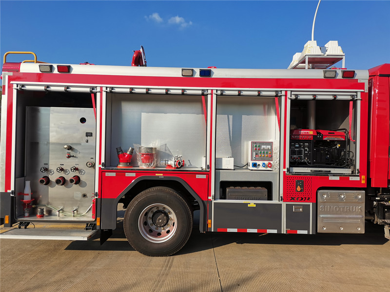 重汽A類泡沫主戰消防車