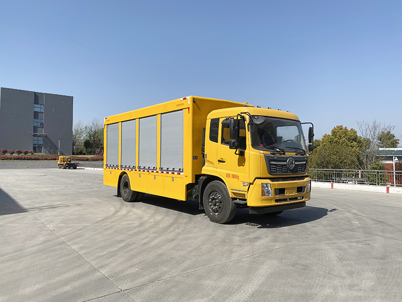 東風天錦裝備車