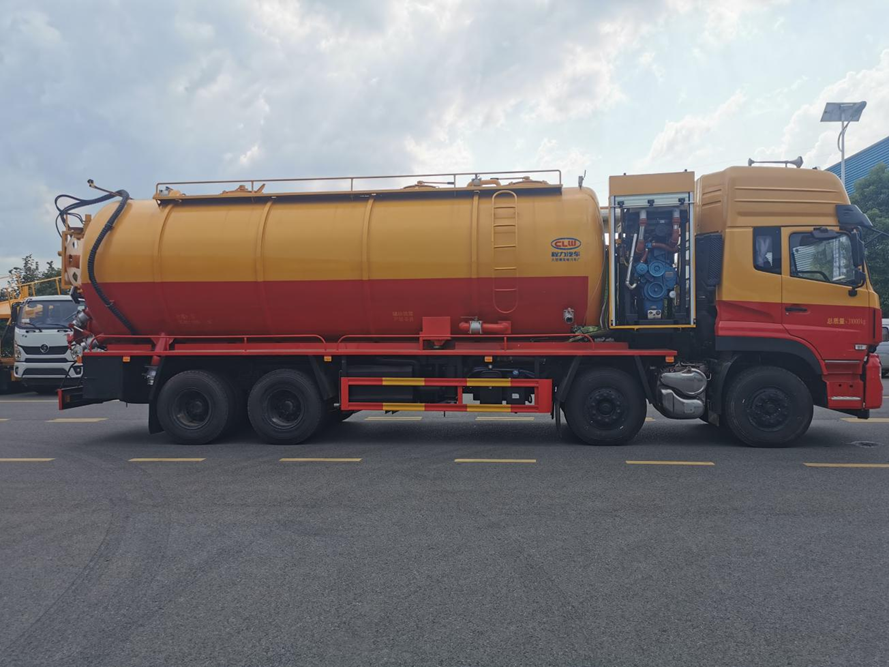 東風天龍前四后八輪清洗吸污車