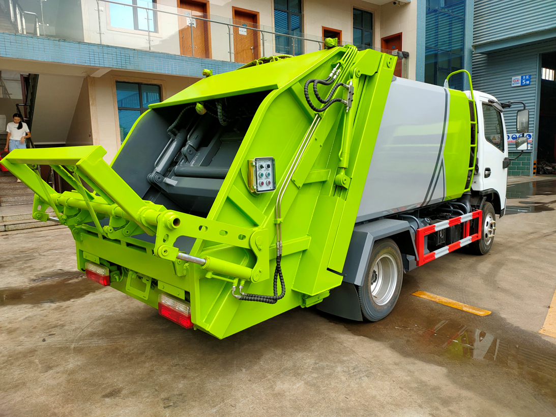 東風多利卡5立方藍牌壓縮垃圾車