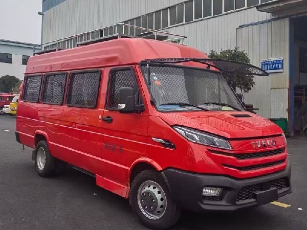 國六依維柯10~17座運兵車